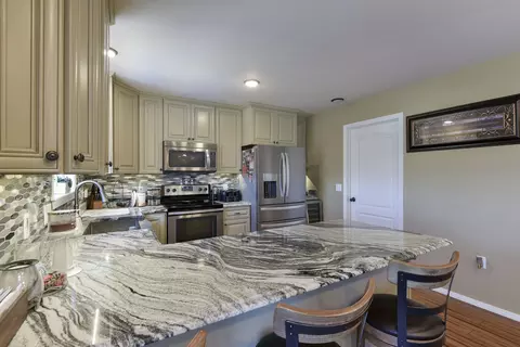 Kitchen - 440 Spring Meadow Pkwy, Branson, MO 65616 photo 4 of 6