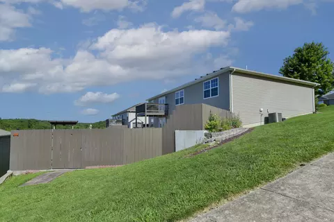 Exterior - 440 Spring Meadow Pkwy, Branson, MO 65616 photo 12 of 17