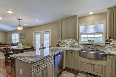 Kitchen - 440 Spring Meadow Pkwy, Branson, MO 65616 photo 1 of 6