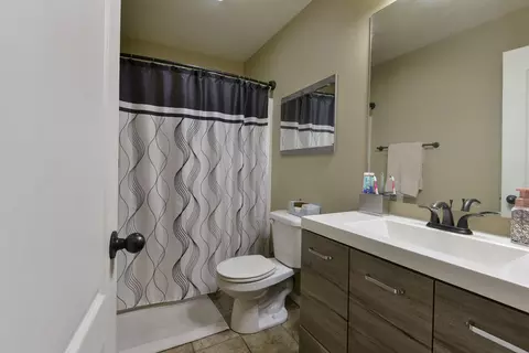 Bath - 440 Spring Meadow Pkwy, Branson, MO 65616 photo 3 of 4