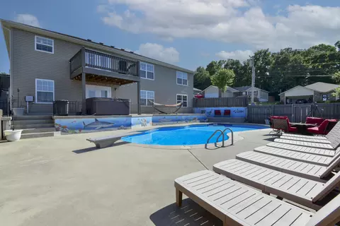 Exterior - 440 Spring Meadow Pkwy, Branson, MO 65616 photo 3 of 17