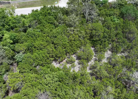 000 White Rockbluff Dr, Branson West, MO 65737