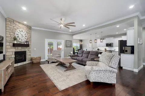 2315 W Darby St, Springfield, MO 65810 photo 8