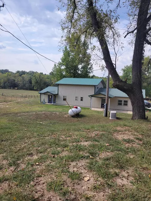 3910 Findley Ln, Macomb, MO 65702 photo 2