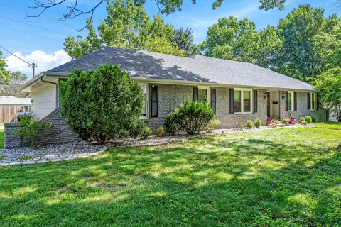 2109 E Ridgewood East Dr, Springfield, MO 65804 photo 2