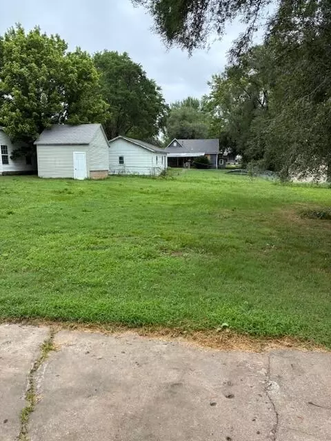 520 Myrtle St, Monett, MO 65708 photo 2