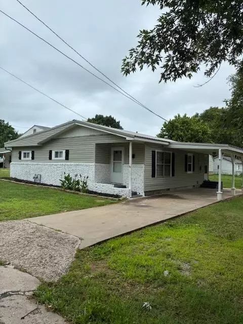 520 Myrtle St, Monett, MO 65708 photo 1