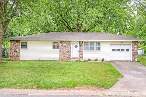 220 S Dennis Ave, Republic, MO 65738 photo 2