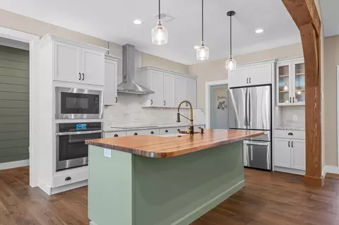 Kitchen - 256 Pebble Beach Dr, Branson, MO 65616 photo 2 of 6