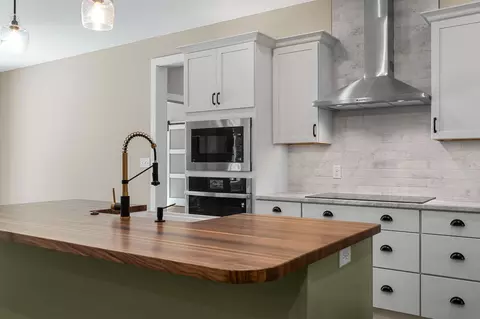 Kitchen - 256 Pebble Beach Dr, Branson, MO 65616 photo 5 of 6