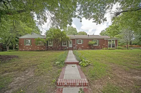 825 E University St, Springfield, MO 65807