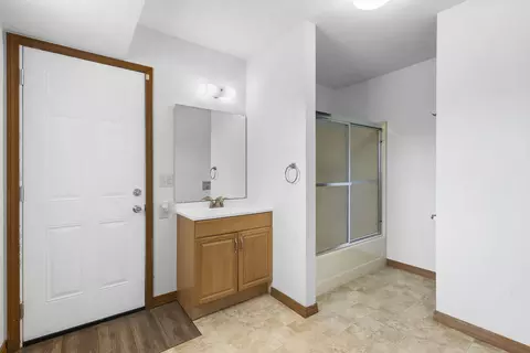 Bath - 314 Easy St, Branson, MO 65616 photo 2 of 4