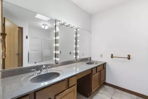 Bath - 314 Easy St, Branson, MO 65616 photo 3 of 4