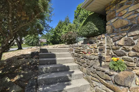 1341 S Greentree Ave, Springfield, MO 65809 photo 4