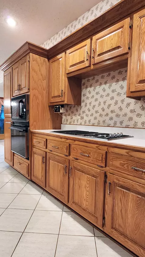 Kitchen - 4058 E Latoka St, Springfield, MO 65809 photo 7 of 9
