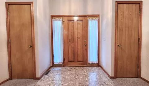 Entry Way - 4058 E Latoka St, Springfield, MO 65809 photo 2 of 6