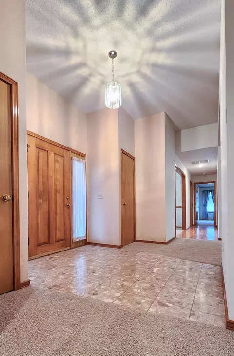 Entry Way - 4058 E Latoka St, Springfield, MO 65809 photo 3 of 6