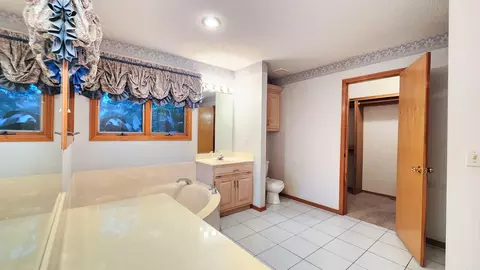 Bath - 4058 E Latoka St, Springfield, MO 65809 photo 4 of 21
