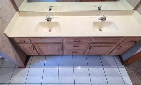 Bath - 4058 E Latoka St, Springfield, MO 65809 photo 18 of 21