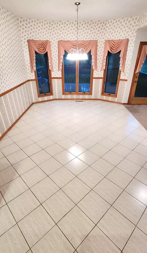 Dining - 4058 E Latoka St, Springfield, MO 65809 photo 1 of 3