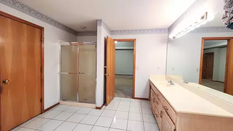 Bath - 4058 E Latoka St, Springfield, MO 65809 photo 9 of 21