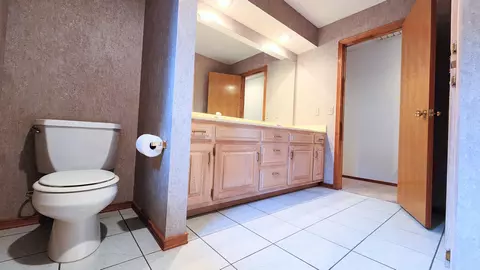 Bath - 4058 E Latoka St, Springfield, MO 65809 photo 14 of 21