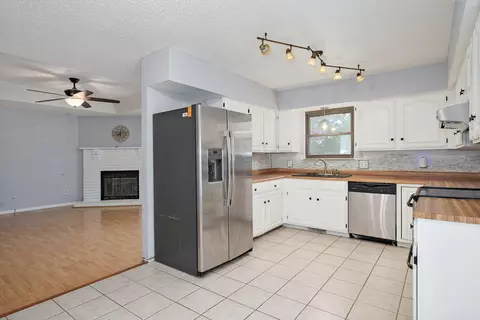119 N Grand Prairie Dr, Willard, MO 65781 photo 8