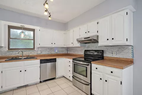 119 N Grand Prairie Dr, Willard, MO 65781 photo 9