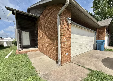 215 W 217 W Edgewood St, Springfield, MO 65807 photo 2