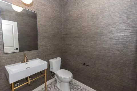Bath - 1319 E Valley Trail Dr, Republic, MO 65738 photo 6 of 8