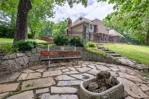 5388 S Woodcliffe Dr, Springfield, MO 65804 photo 2