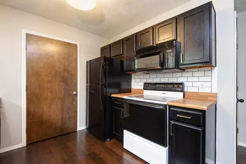 4252 W Madison St, Springfield, MO 65802 photo 11