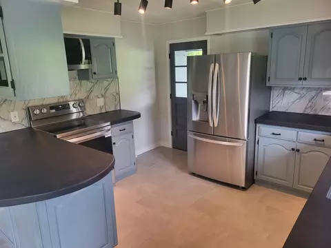 Kitchen - 246 Third Elm St, Gainesville, MO 65655 photo 3 of 4