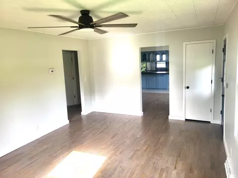 Living - 246 Third Elm St, Gainesville, MO 65655 photo 2 of 2