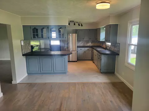 Kitchen - 246 Third Elm St, Gainesville, MO 65655 photo 2 of 4