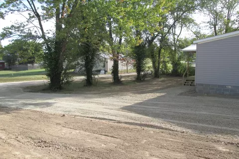 210 W Oak St, Conway, MO 65632 photo 4