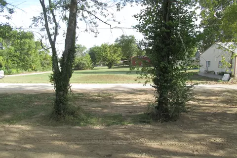 210 W Oak St, Conway, MO 65632 photo 7