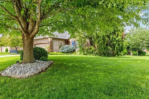701 E Bayshore Dr, Ozark, MO 65721 photo 2