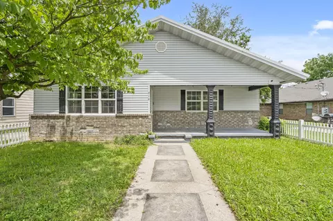 610 E Benton St, Monett, MO 65708 photo 1