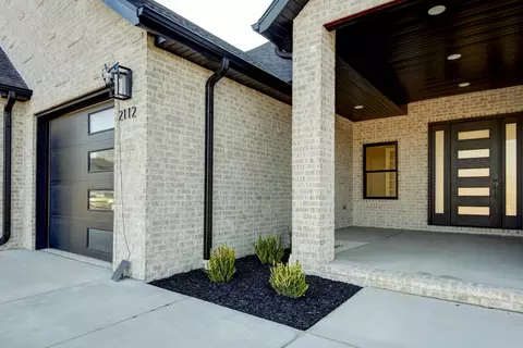 2112 N Sun Valley Dr, Springfield, MO 65802 photo 2