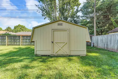 1011 W Tracy St, Springfield, MO 65807 photo 8