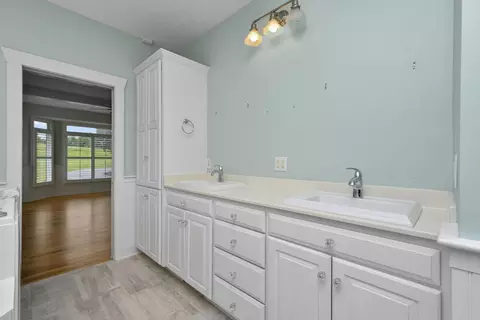 Bath - 1425 E Lark St, Ozark, MO 65721 photo 4 of 13