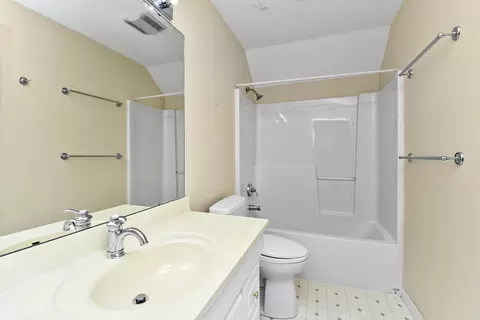 Bath - 1425 E Lark St, Ozark, MO 65721 photo 12 of 13