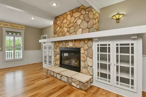 Living - 1425 E Lark St, Ozark, MO 65721 photo 6 of 19