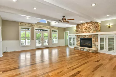 Living - 1425 E Lark St, Ozark, MO 65721 photo 1 of 19