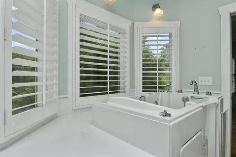 Bath - 1425 E Lark St, Ozark, MO 65721 photo 5 of 13