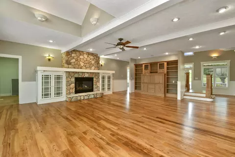 Living - 1425 E Lark St, Ozark, MO 65721 photo 3 of 19