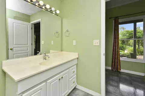 Bath - 1425 E Lark St, Ozark, MO 65721 photo 9 of 13