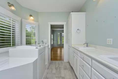 Bath - 1425 E Lark St, Ozark, MO 65721 photo 6 of 13
