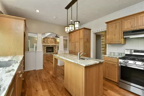 Kitchen - 1425 E Lark St, Ozark, MO 65721 photo 4 of 8